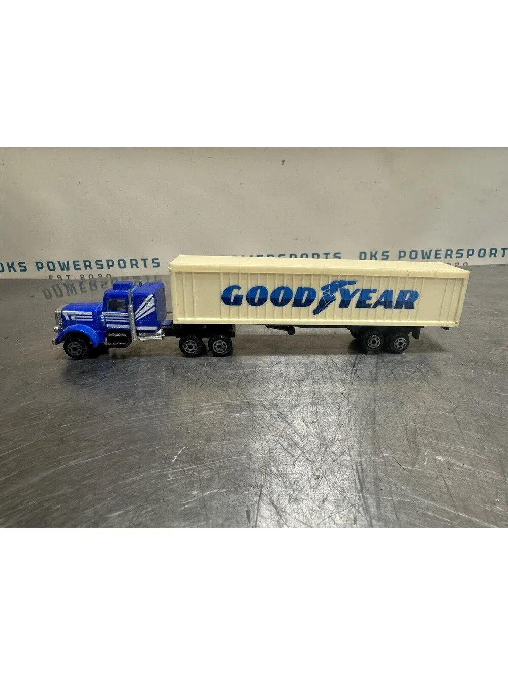Zylmex Zee Big Rigs K2 Peterbilt 359 w/ Goodyear Tires Trailer 1/87 HO Hong Kong